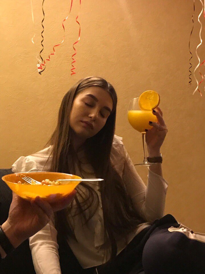 Dubinina191's tweet photo. Два состояния меня на вечеринке😂🤪 https://t.co/FgnOsgLZ6U