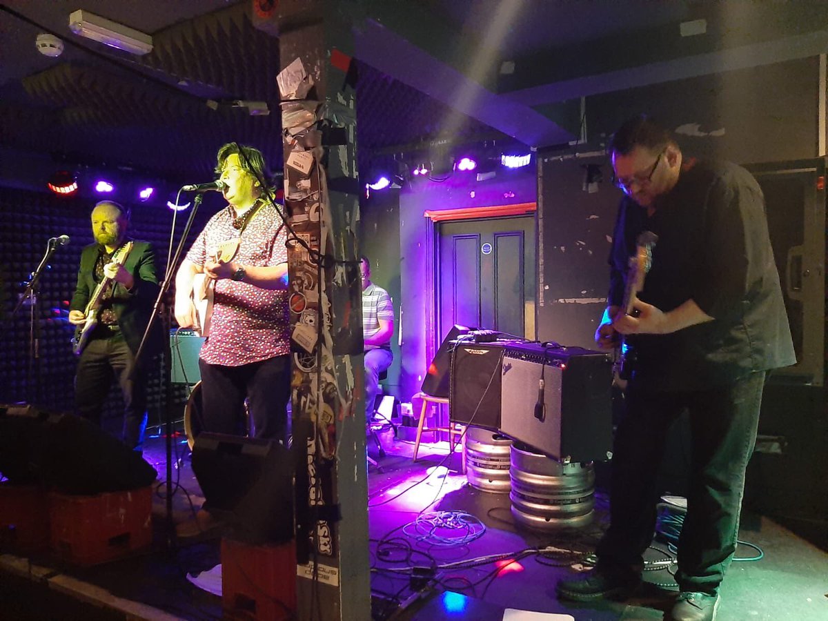 DreamytimeEsco1's tweet photo. Some pics from 13th February live ⁦@Deadoralive⁩ ⁦@TheHopeLiveN1⁩ https://t.co/AGWtU4NAfr