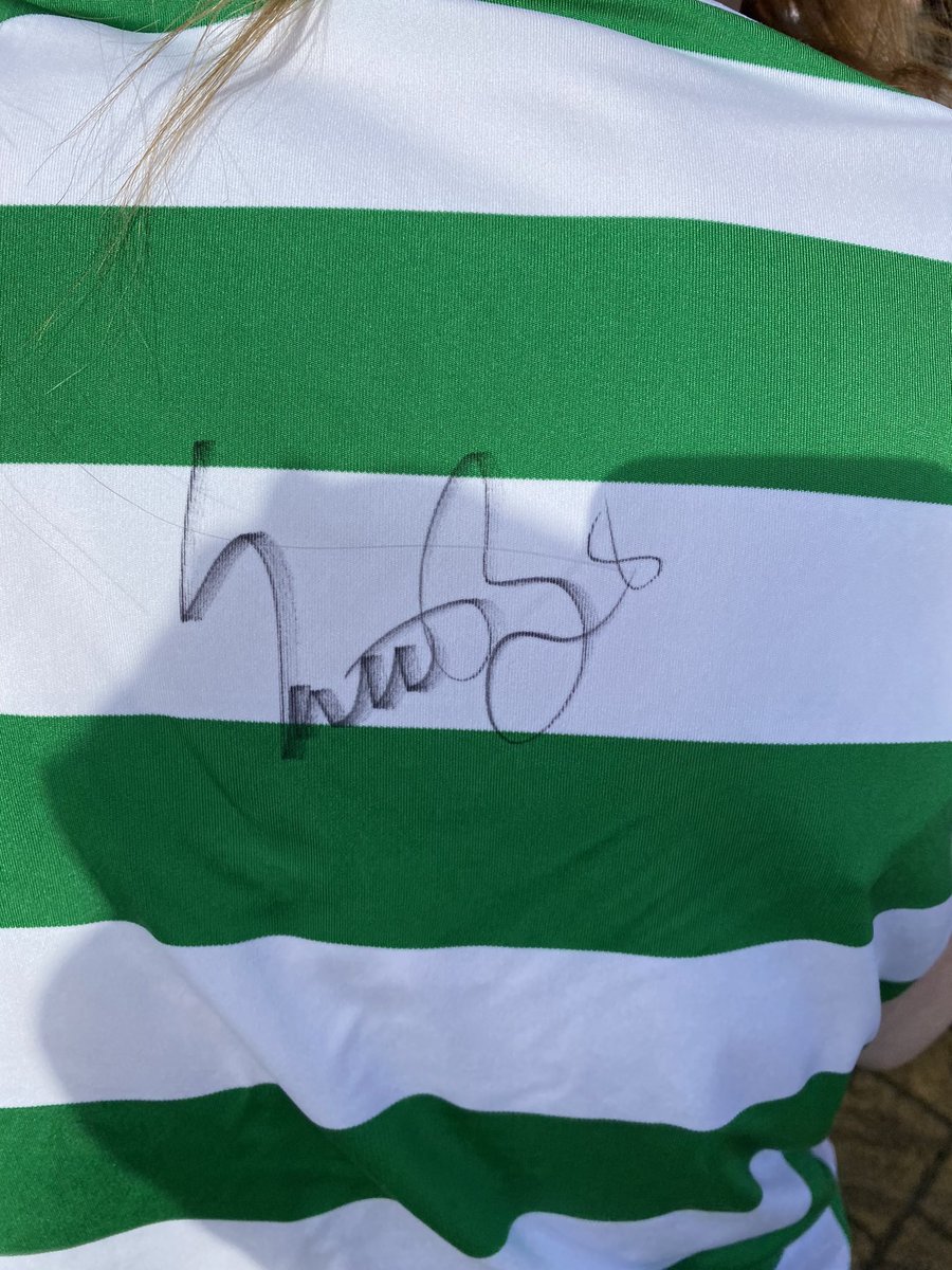 Jamie19673's tweet photo. Thanks so much @ScottBrown8 you have just made her day Alana is over the moon . You always have time for the fans ππ#captain #leader #hoopshero . https://t.co/uZXsXSVYZg