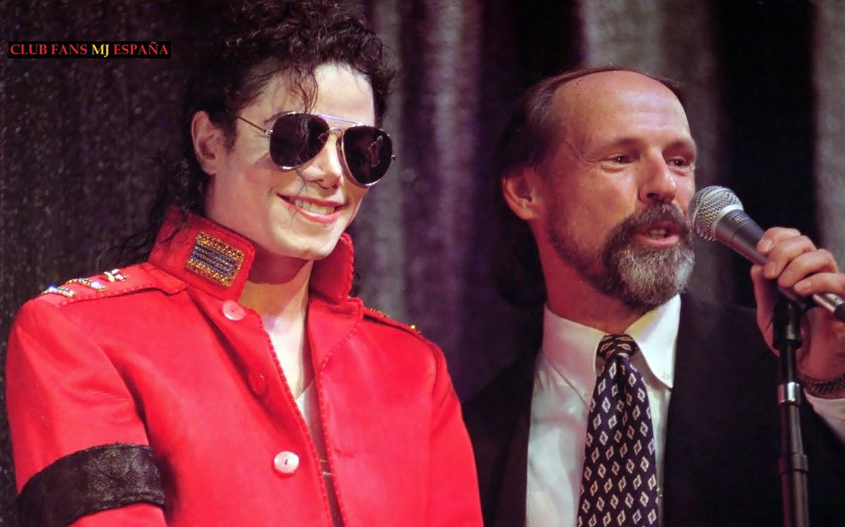 MJFansEspana's tweet image. Tal día como hoy ( en el año 1995 ), Michael Jackson recibe el Premio Humanitario " Harry Chapin Memorial ", en la 37ª Convención del NARM ( Asociacion Nacional de Comerciantes del sector Discográfico ) 
#michaeljackson #NARM #harrychapinmemorialaward #healtheworld #kingofpop