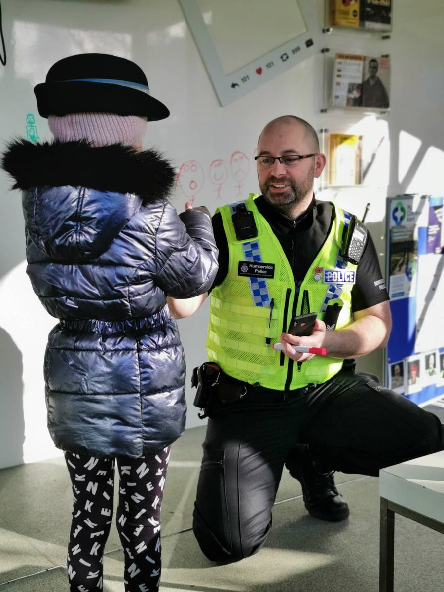 Humberbeat_NL's tweet photo. #optimuscrime #Sgtjackson on a recruitment drive on Gloucester Court. Please come down and say hello to your local officers and sign up to #mycommunityalert https://t.co/eNwZ0MALKg