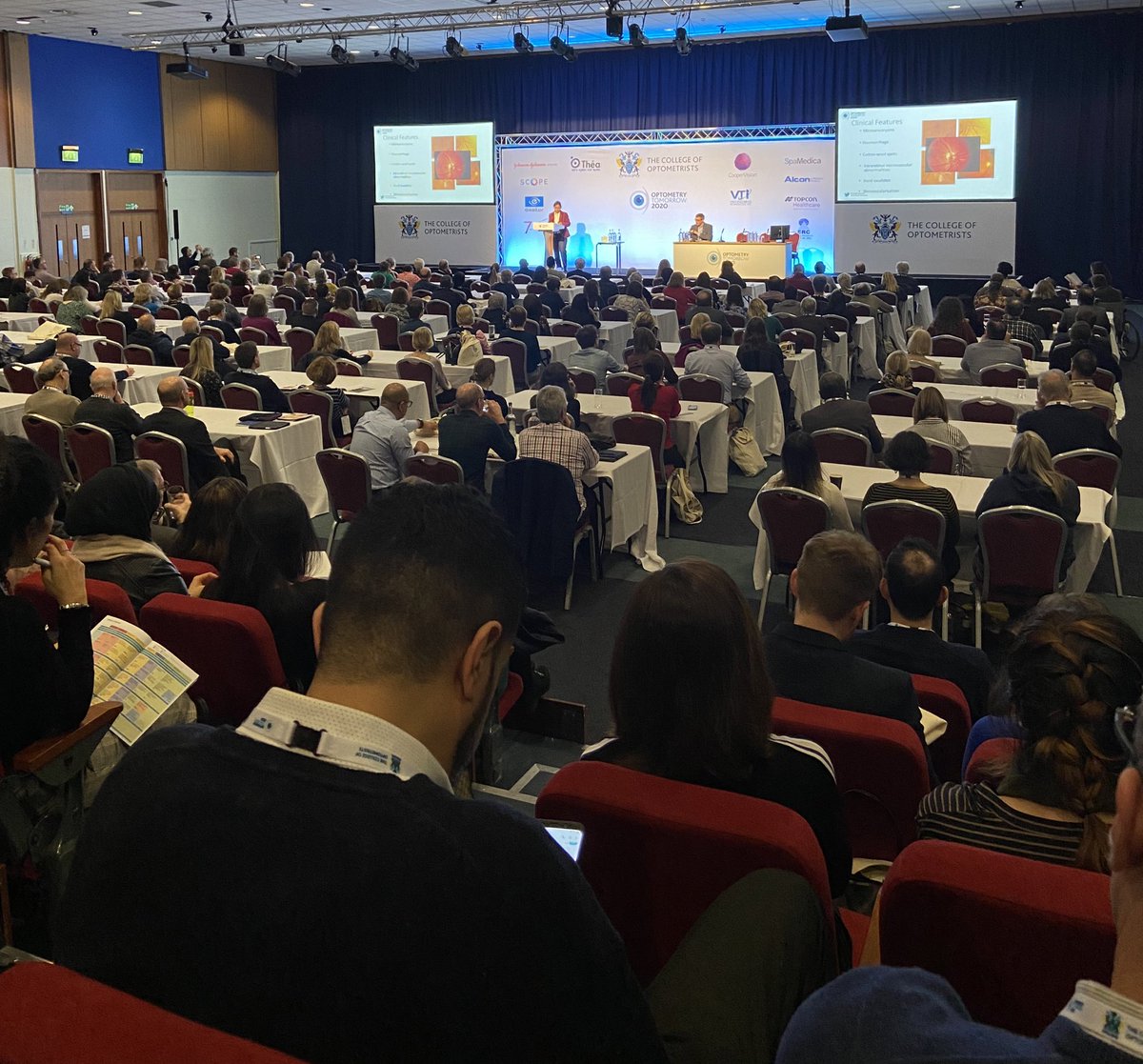 HampshireLoc's tweet photo. Now time for a “medical retina” lecture. Optometrists are perfectly placed to support patients at risk of retinal vascular issues perhaps associated with diabetes etc. Mulitidisciplinary work with GPs and Ophthalmologists is key to support these groups. #optometrytomorrow https://t.co/noWZEh5B6K