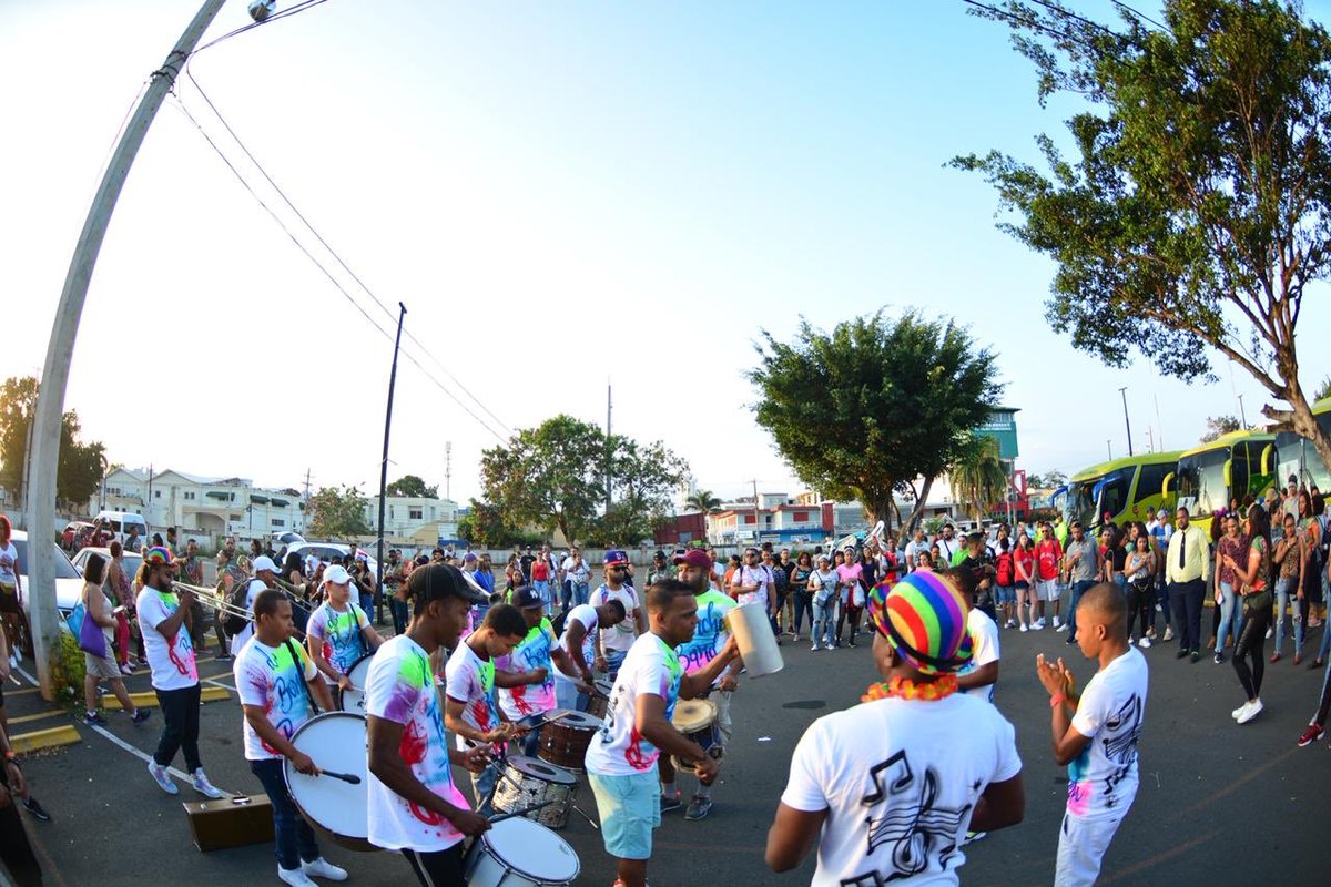 dBoncheRD's tweet photo. No hay forma con #dBonche 🔥/ Alistándonos y la #Boncheband encendiendo eto’ 
#CarnavalVeganodBonche #LaPamparaTaAqui #LaPamparaPrendia #CarnavalVegano #dBoncheAcaboConTo https://t.co/cAcyGyFaBh