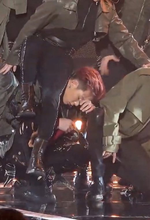 bobheedotcom's tweet photo. this is too much oh my god 😭😭

@ygent_official @YG_iKONIC #ChangeDiveChoreo #TakeCareofBOBBY https://t.co/JLafjYIsEQ