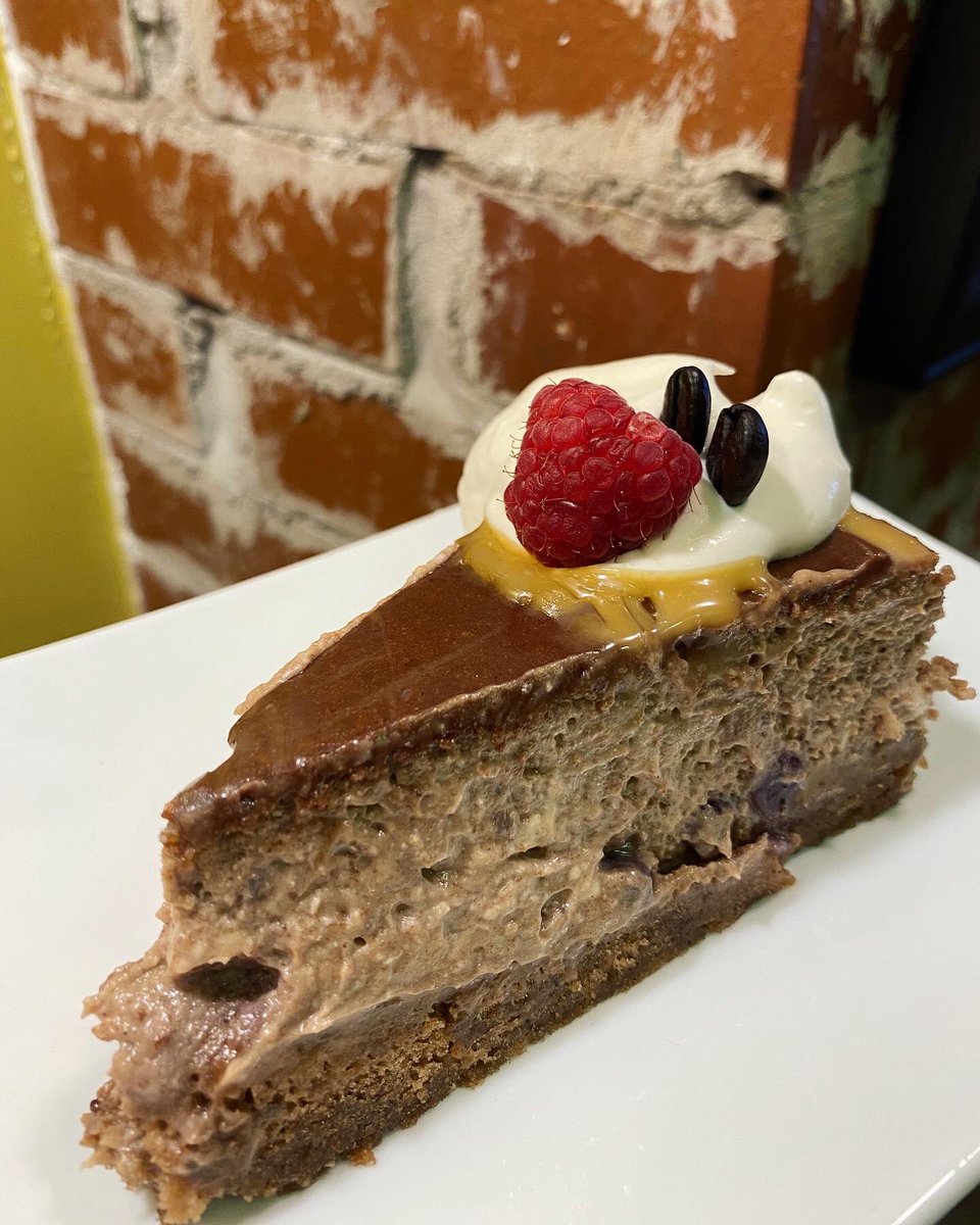 crystanysbrass's tweet photo. Happy Sunday Everyone!!😃
Brunch is happening from 11-3pm. Open Mic is today from 1-3pm🎼We have some delicious treats that you don’t want to miss out on. Our Chocolate Blueberry Espresso Cheesecake and a Keto friendly Vanilla Cake parfait with a Lemon buttercream frosting😍 https://t.co/iiiM4jf6OH