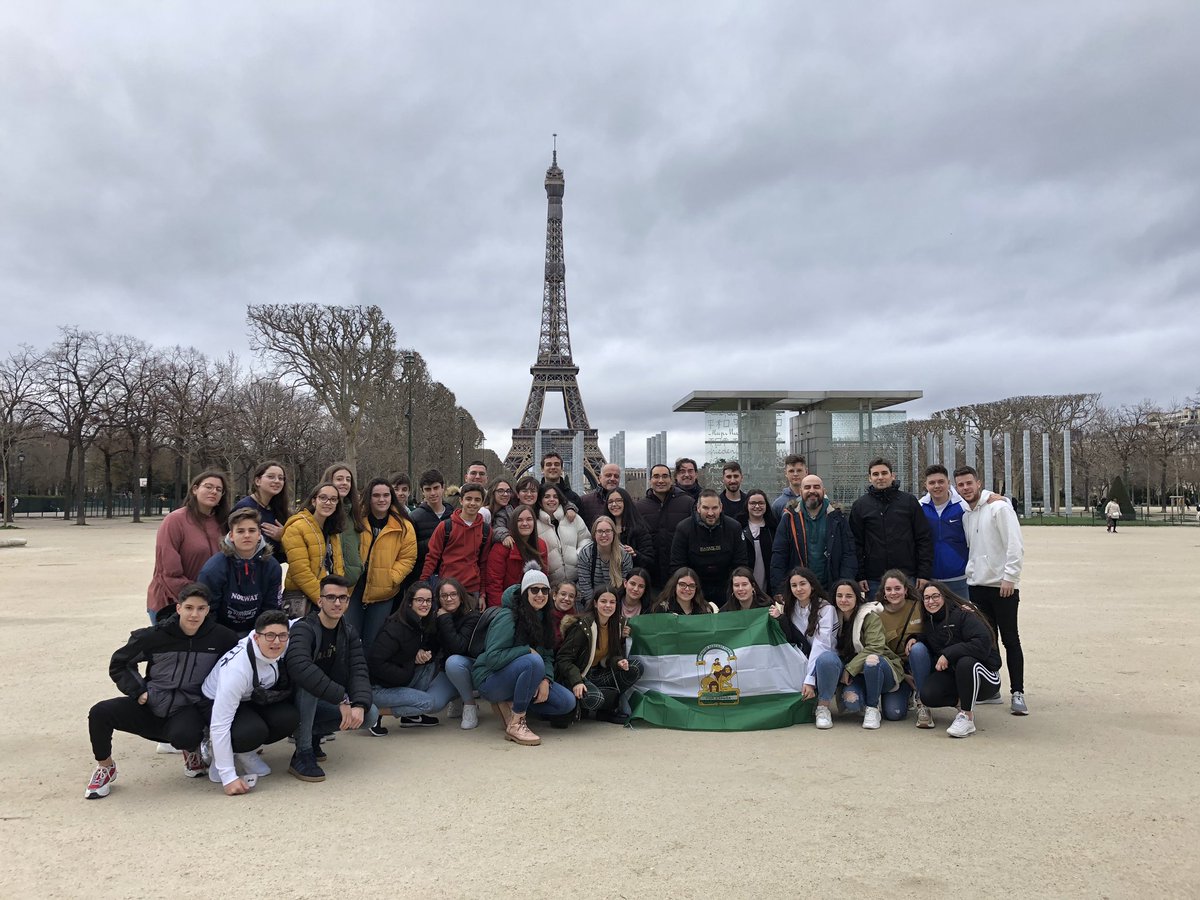 CPMASLinares's tweet photo. Nuestra aula de saxofón 🎷 se encuentra en Paris juntos con los compañeros del CPM de Úbeda y Jaén para vivir en primera persona las raíces del instrumento #SaxoParis https://t.co/B99GBMvuEs