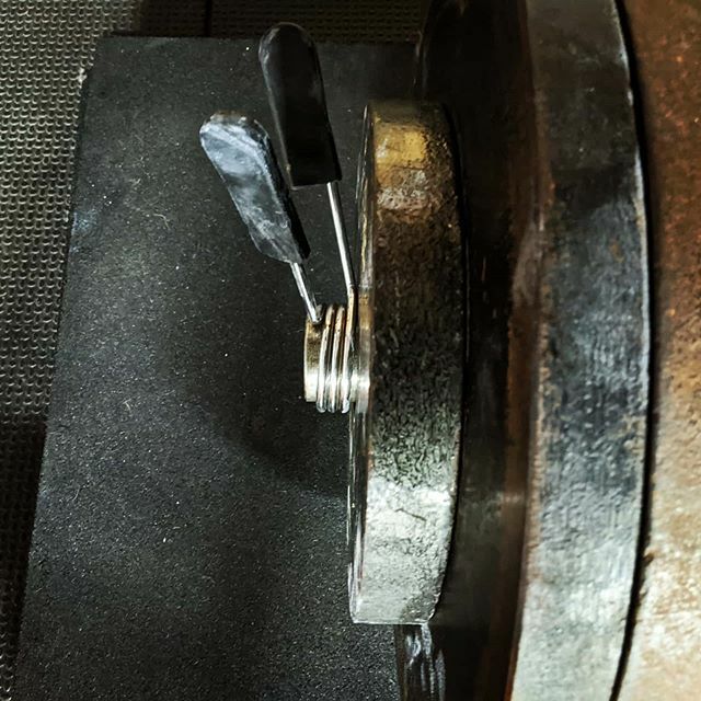 HedStrongTA's tweet photo. Deadlift suit problems. https://t.co/2In3VMt4rw https://t.co/uo0dDPGbzK
