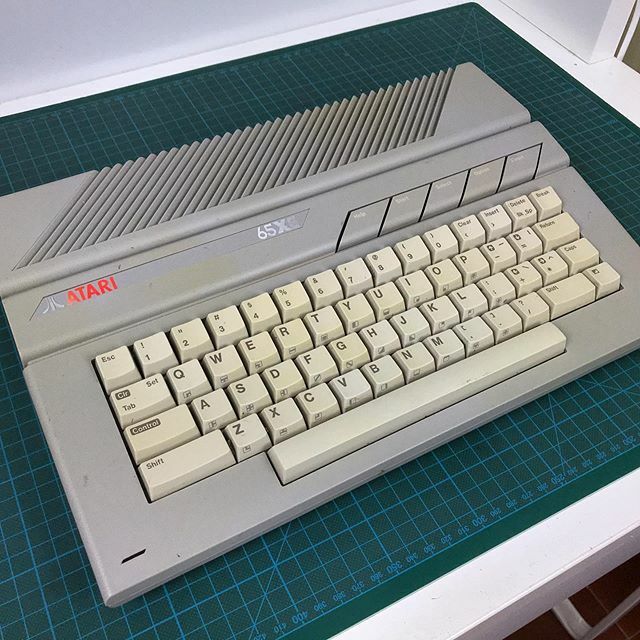 NoelsRetroLab's tweet photo. I'll be restoring this Atari 65XE for my next video. It looks pretty good except for some yellowing.
#atari #atari65xe #atari8bit #8bitcomputer #retrocomputer #computerrestorations https://t.co/uq6yOB2pHz https://t.co/NN9Lkktfa4