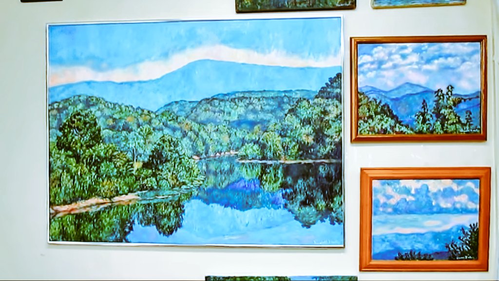 Ruperthucks's tweet photo. 🎨🕯or 💡 🖼
🍩☕...is it #VanGogh or @Towheehillart #BlueridgemountainsofVirginia
🎙@DollyParton🎼📱💻 enjoy & sing along with genius husband solving environmental problems of the world in 🚻 harmony🌝🌞
🚫LITTERING #blueridgeparkway
https://t.co/RrW6pjGdt8 https://t.co/Kaalhrp9bQ