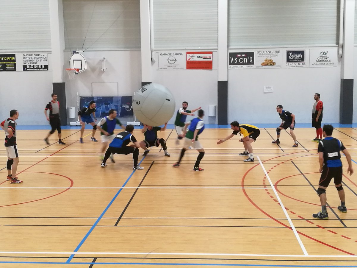 ElephantsNakc's tweet photo. En direct de la journée de championnat National de #kinball au Loroux-Bottereau. #Nantes 2 M est pour le moment égalité 1-1-0 avec les Ponts de cé. Résultats sur https://t.co/BbbFj24zKE ! #Éléphants du #NAKC, chaaaaargez !! 🐘🐘🐘 https://t.co/NVABg8B1pw