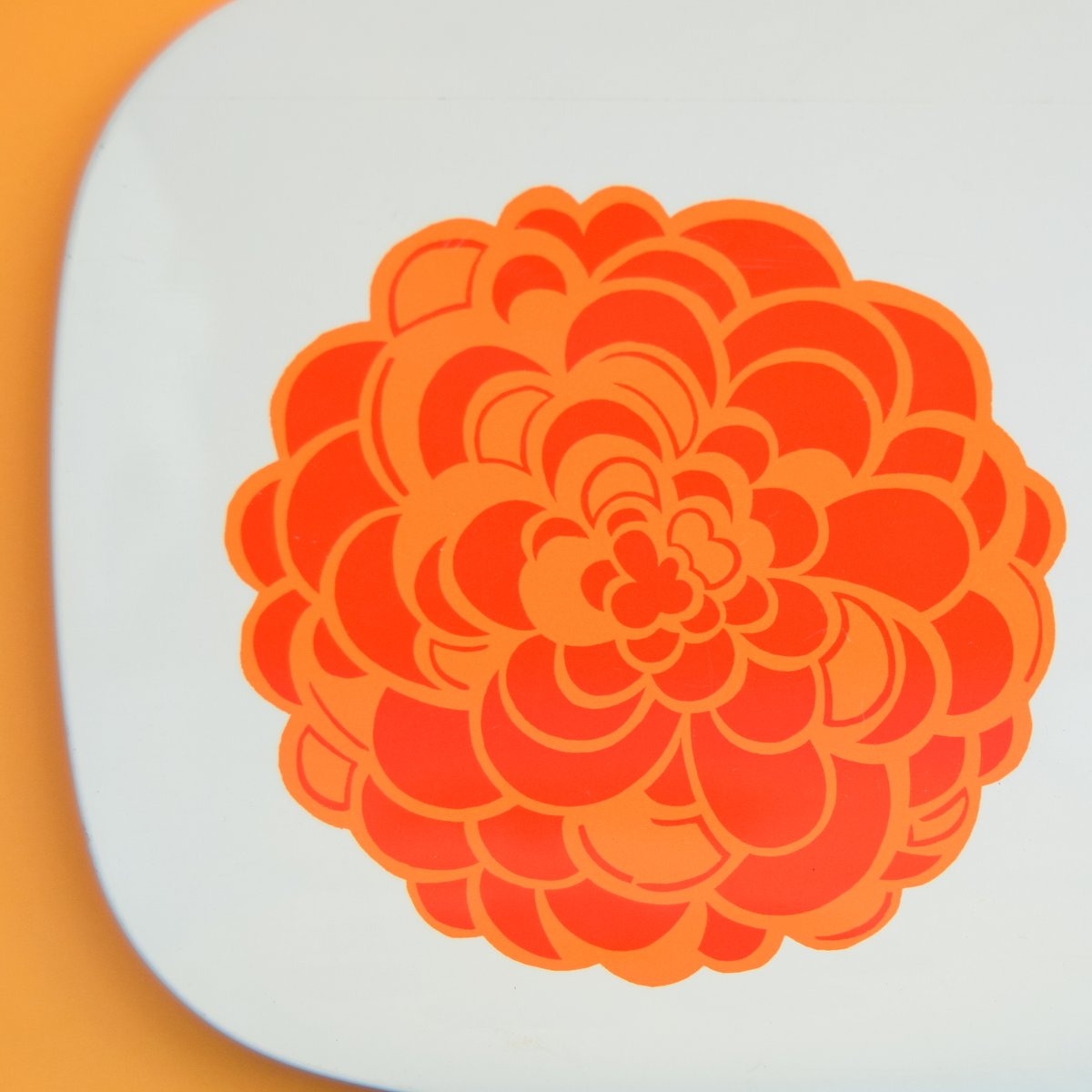 retro_pineapple's tweet photo. These stunning placemats feature a classic flower power print by Worcester Ware but are quite a hard print to find these days. Great colour combo too.
https://t.co/nu0txY6zK1
#worcesterware #vintagehome #vintageplacemats #retrohome #vintagetin https://t.co/oyZbMeUhAr