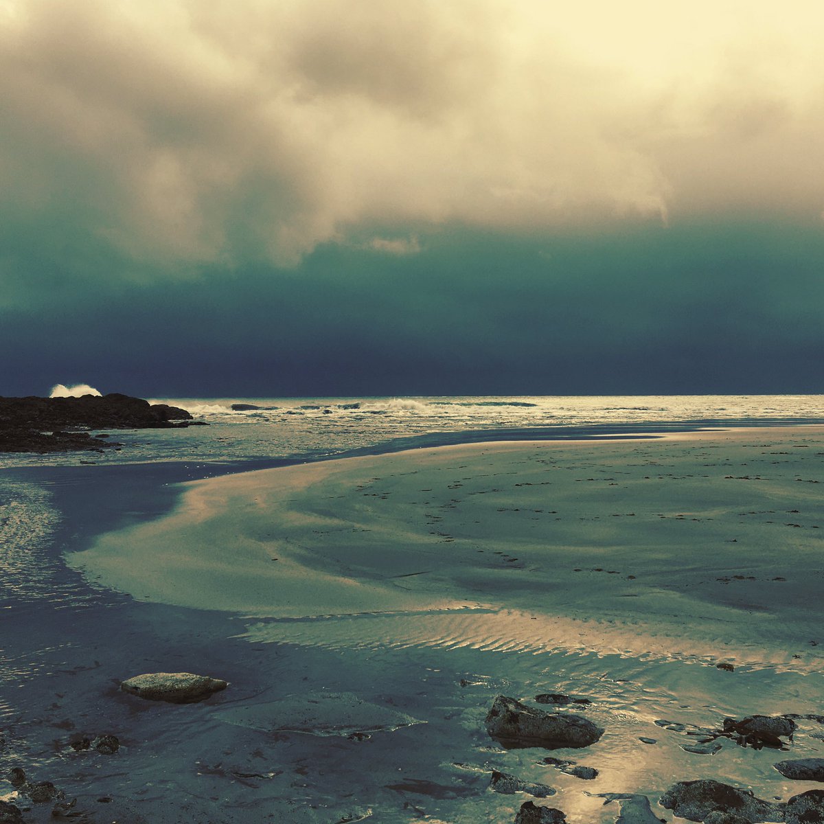 claireandethel's tweet photo. Beautiful light at Talland Bay. Very low tide exposed sands and rock formations I usually only see when snorkelling in the bay
#seascape #seascapephotography #seaside #sand #beach #bay #rockformation #rockpooling #cornwall #cornishcoast #coastalliving #walkswithethel https://t.co/AXa17gbGbq