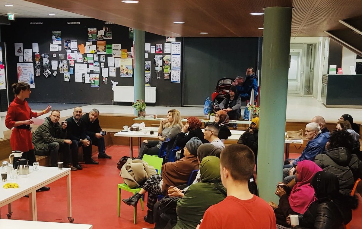sarahdobbe's tweet photo. Vandaag een SP actiebijeenkomst in #Presikhaaf met huurders. Heel inspirerend! Samen staan ze sterk en geven niet op 💪 Zij accepteren geen hoge huren voor een huis met schimmel, tocht en slecht onderhoud. 

Een gezond en betaalbaar huis zou toch normaal moeten zijn? 🏡 #Arnhem https://t.co/gyqho7OoKX