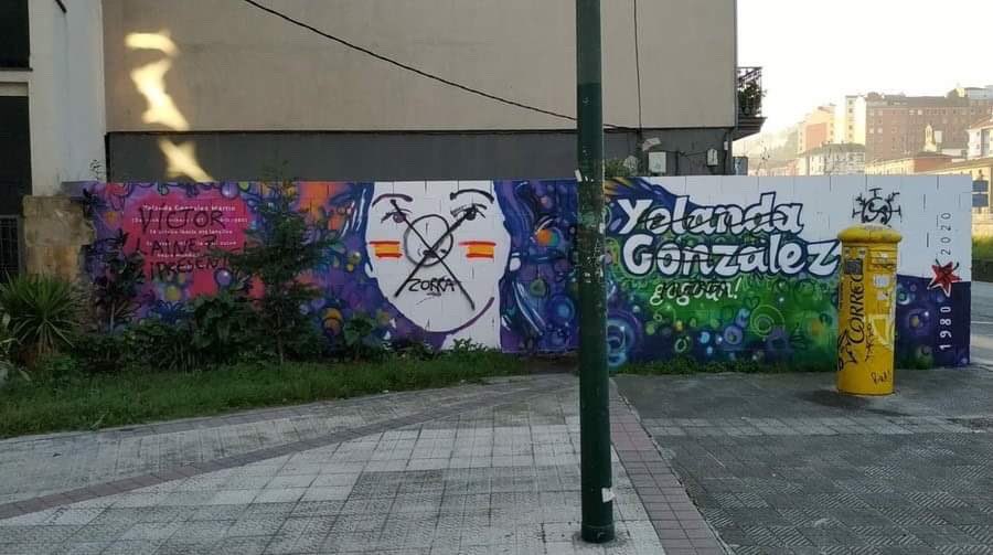 DaniAlvarezEiTB's tweet photo. Atacado el mural en memoria de Yolanda González en Deusto. Yolanda fue asesinada hace 40 años en Madrid por un militante de extrema derecha. Las placas en su recuerdo son atacadas frecuentemente en Madrid y, ahora también, en Bilbao. https://t.co/vU6o6O0i4g