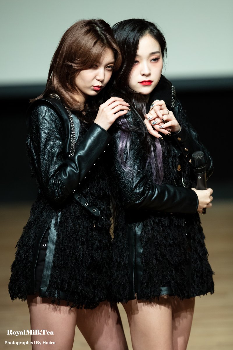 RMilkTea0117's tweet photo. 다미, 가현 - 200222 드림캐쳐 첫 정규 [Dystopia : The Tree of Language]발매 기념 팬사인회(건대점) / 일지아트홀
#드림캐쳐 #DREAMCATCHER #다미 #DAMI #가현 #GAHYEON https://t.co/iEmNVh8Y5u