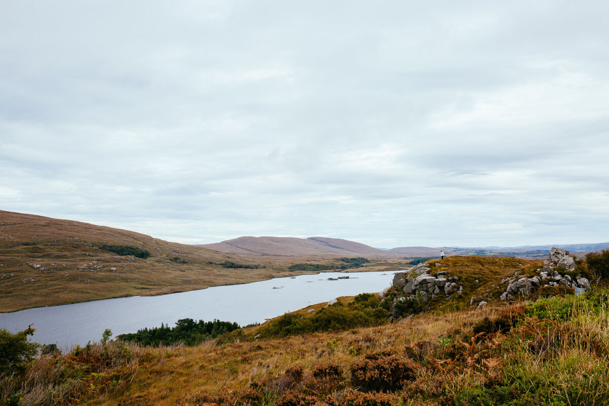 Lesescapades's tweet photo. Si l'on devait décrire l'Irlande en 3 mots ? Sauvage, conviviale et intemporelle. 🙃

Le Glenveagh National Park, ses sentiers de randonnée, ses vues spectaculaires, ses étendues sauvages et son château solitaire... 🏰 Un de nos plus beaux souvenirs d'Irlande ! 🌿 https://t.co/JHRVjo8ID5