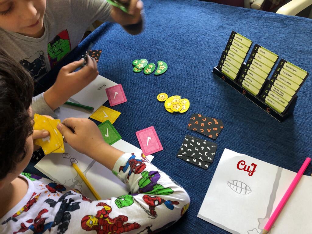 Cuentameunjuego's tweet photo. Nos comimos un montón de ¡Galletas! de @DevirIberia en el #LexDevirDay en la sede de @LexLudi
👥De 2 a 5 jugadores.
⏱10 minutos.
↘️A partir de 5 años.
#galletas #mewantcookies #juegosdemesa #juegosdemesaenfamilia #ociofamiliar #ocioalternativo #bgg #boardgames #tabletopgames https://t.co/4ZrOHm2rl2