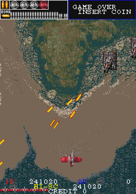 ガンフロンティア4面はマカロニ･ウエスタンな旋律で荒野へ。河口が濁るシーンから始まるが、これも単純なパレットチェンジというだけでなく、ゲームが終盤に入っていくプレイヤーの心象を投影した心理的効果があった様に思う。木材で組まれたダミー戦車は住人がワイルドリザードに抵抗した跡だろうか?