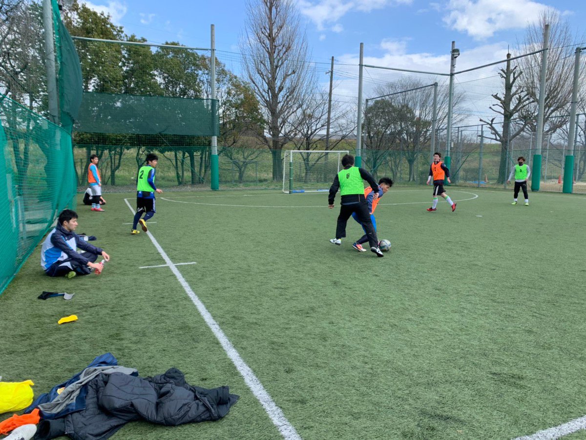 fcGSSZ's tweet photo. 本日は、三栖公園のフットサルコートで練習（フットサル）をさせてもらいました。ここから開幕に向けて少しずつ上げていきましょう。 https://t.co/2iEEGNaFdG