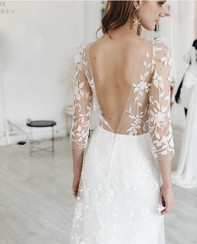 Laid-back elegance from the endlessly cool @rimearodaky ✨
.
.
.
Photo: @wildatheartbridal
Earrings: @jenniferbehr
.
.
.
#weddingdress #weddinggown #bridalgown #bridaldesigner #weddingfashion #weddingstyle #rimearodaky ift.tt/2SPOhqk
