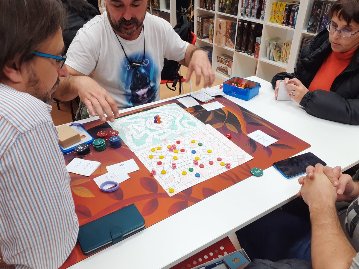 LudoValencia's tweet photo. Ayer tuvimos un caloret de lo más intenso. 
Todos preparados para el #PyT2020 
(Bueno, igual faltan algunos detallitos 😜) https://t.co/zZnot700Kv