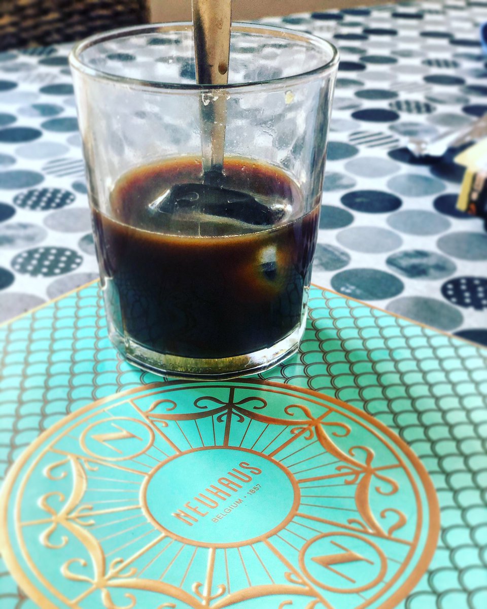 sapoconcho's tweet photo. Despertar-se amb petons i perque les nenes et porten un suc de taronja i un entrepà de pernil al llit... i de postres t’esperi a taula un cafè amb gel amb bombons... #putavidatetes #usestim #Escuredotime #diumendejant #petitsplaers https://t.co/ctKkzzZnff