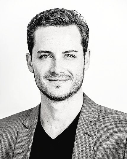 JepLander77's tweet photo. Happy Sunday! I thought I would tweet a pic of my favorite actor @jesseleesoffer ❤ Can't wait for a new @NBCChicagoPD with my favorite detective Jay Halstead and company. 👍👍 #Halstud #JayHalstead #ChicagoPD #OneChicago https://t.co/xUN2hrR7ke