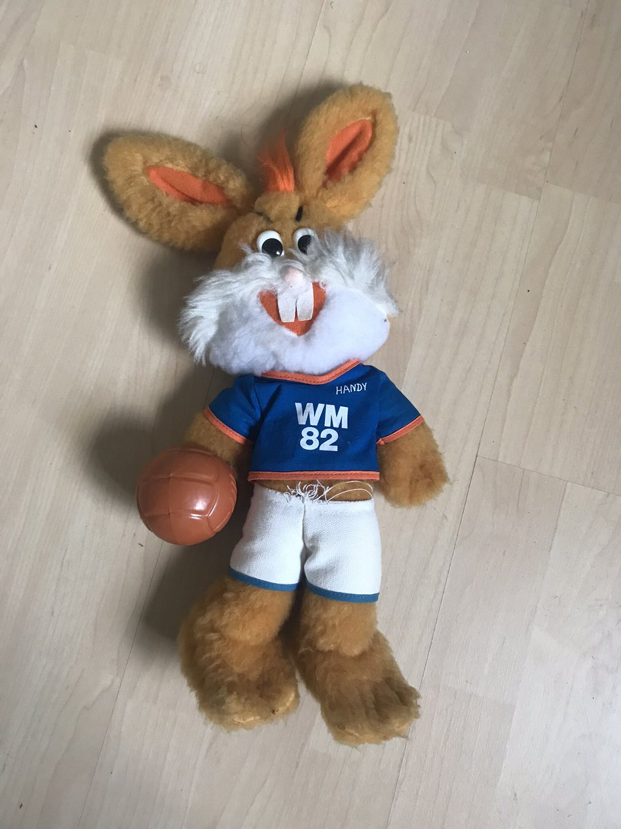 pannkakan8's tweet photo. En riktig klassik maskot!
#WM82
Vad hade vi för maskot nu på hemma EM?
Vilken maskot har varit bäst?
@AvkastTV4
#Diskussion https://t.co/rrDVI764VY