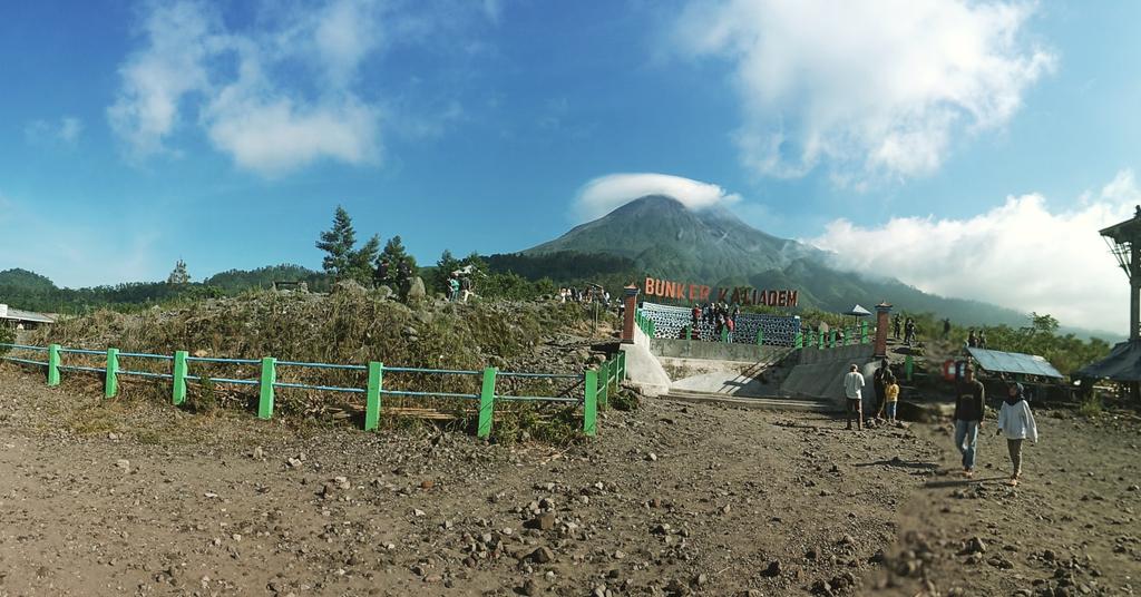 Mlipir ngalor

Nantikan di channel youtube <a href="/cahselodotcom/">Cah Selo</a> ya 👌