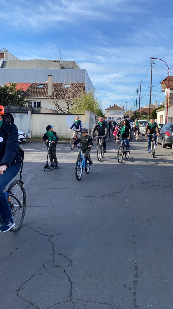#Nessrine2020

☀️ Temps magnifique à #Bezons pour notre nouvelle balade citoyenne à vélo. ☀️ 

🚲 Nous avons échangé avec des Bezonnais e.s qui souhaitent, comme nous que des solutions soient proposées pour améliorer la sécurité des déplacements et du stationnement des cycles. 🚲