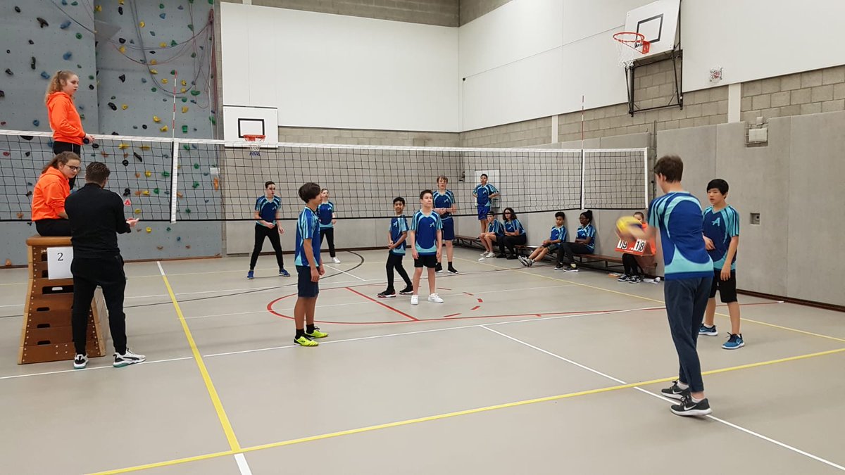 11 en 12 februari hadden de 2e klassen hun volleybalsportdag. Onder leiding van het vernieuwde sportcomité werd 4:4 gespeeld. Sportieve wedstrijden,  aanmoedigingen van klasgenoten en mentoren en een lekker muziekje zorgden voor een positieve sfeer. Klas 2B &amp; 2L waren dagwinnaar.