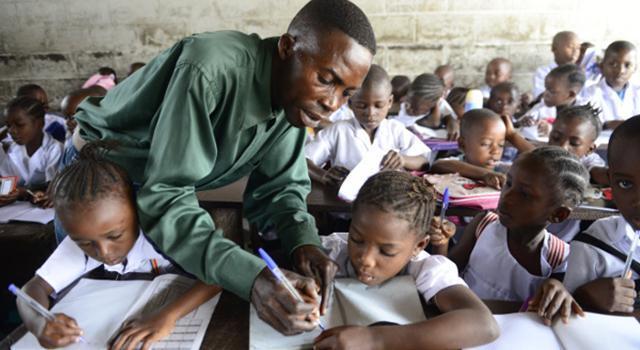 laprunellerdc's tweet photo. Gratuité de l’enseignement à Bukavu: des parents d’élèves de l’EDAP-ISP dénoncent le non respect de l’arrêté du Gouverneur https://t.co/DPRZpaCntD https://t.co/xBnLvzOJrD