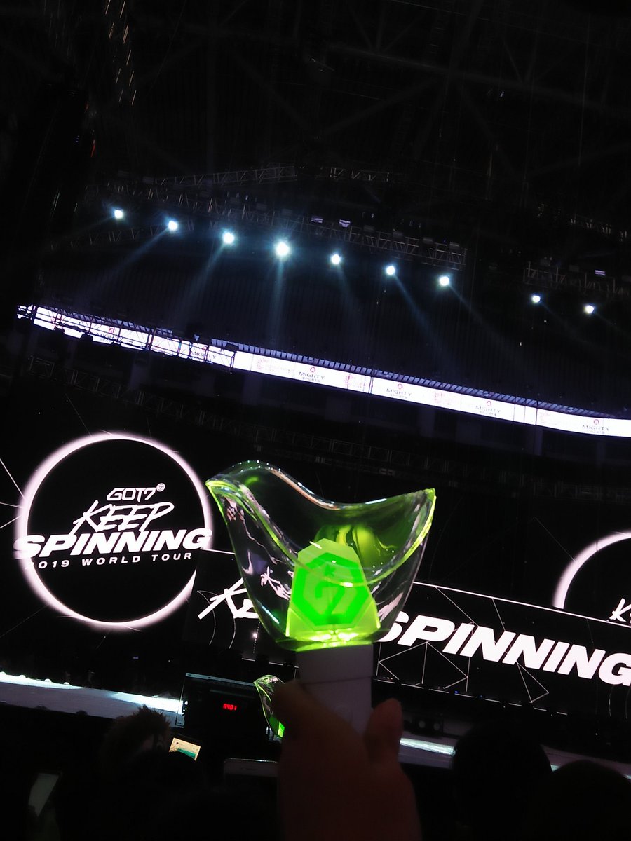 igotkon_'s tweet photo. FANGIRL DREAM ACHIEVED✨ 
❤💚💙💜

181111 iKON continue
191026 GOT7 keep spinning
200208 SEVENTEEN ode to you https://t.co/XtIQxDABc3