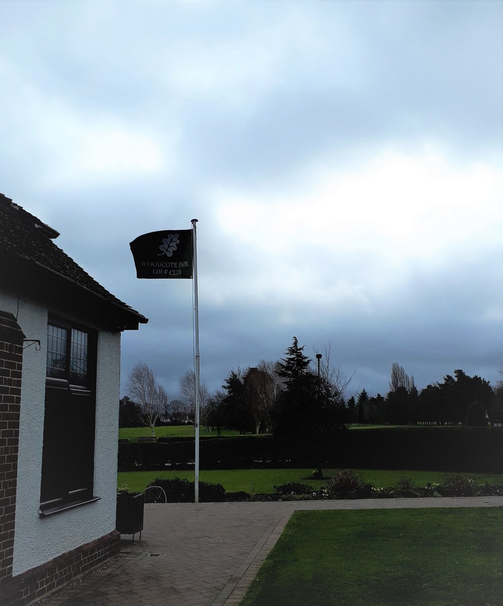 ProWoodcote's tweet photo. A tad windy today !💨💨💨 💨💨💨💨
#windy #SundayThoughts #golf #playgolfinthewind 
@WoodcoteParkGC #challenge https://t.co/cbNhGw2B2Q