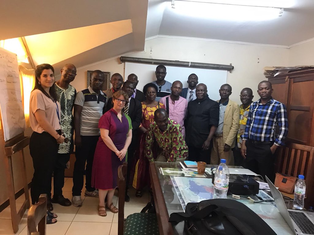 FlorenceJdn's tweet photo. Formation des Ministères #Justice &amp; #sécurité &amp; #CNDH &amp; #ICASEES &amp; #HABG sur analyse et collecte de données #ODD16+ sur l Etat de Droit en #RCA.  @PNUD_RCA content du partenariat avec Ministère #Plan + @HHI #RoL4Peace https://t.co/7pN6bKLhBg