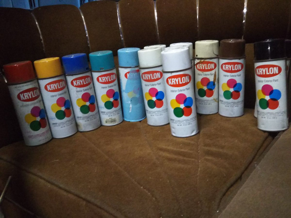 Hirohide Kohhei Nishio 西尾 光並 仁秀 ニシオ コウヘイ ヒロヒデ Pa Twitter Krylonのスプレー缶が14本 他のが5本 合わせて19本 L Aのホームセンターで買ったもの