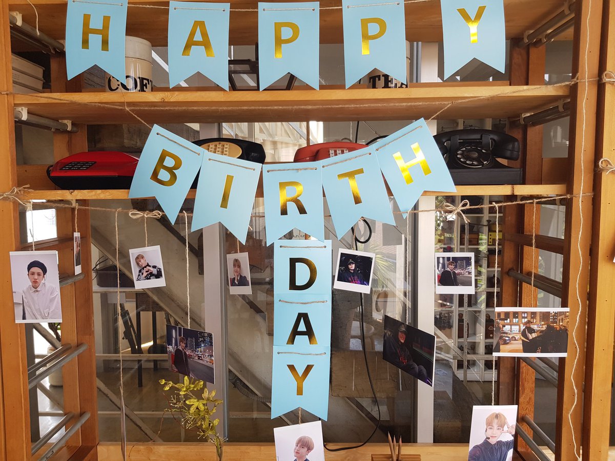 bellany_n's tweet photo. Happy Donghun's day ได้มาหาฮุนแล้ววว 💕🎉 ดีใจที่ได้เจอทุกคนน๊าาา ด้อมนี้น่ารักมากกก 🥰 mini gallery สวยมาก ชอบบ😍 ของแจกก็คือดีงาม มาเจอกันทุกปีเลยน๊าาา 💌❤💙
#SmileOfDonghun #Happydonghunday #Happy_Donghun_Day
#DONGHUN #동훈 #ACE #에이스 #ช้อยส์ #choicewithace https://t.co/asem9TRh05