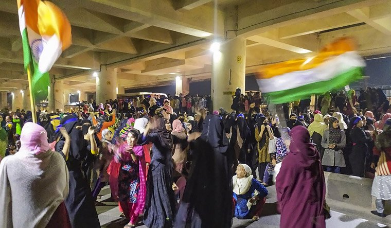 dibuTweets's tweet photo. So after #ShaheenBagh, now it's Jafrabad in Delhi! Muslim women sitting on street, blocked one-side of Seelampur-Jafrabad-Maujpur road in protest against #CAA_NRC_NPR.
Government did not stop Shaheen Bagh, so #Jafrabad protests and blocking of Metro has started.
#JafrabadProtest https://t.co/uSe2FX4YJS