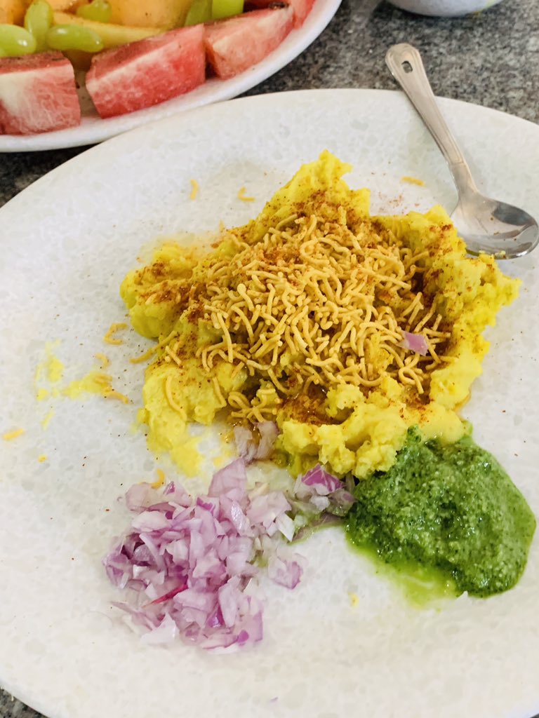 Jyotivyas42's tweet photo. Delicious Gujarati food at home in Bangalore made by me 😍#surtilocho #Bhakhri #ragdo #fruitdish #pakoda https://t.co/poqgN5BPQa