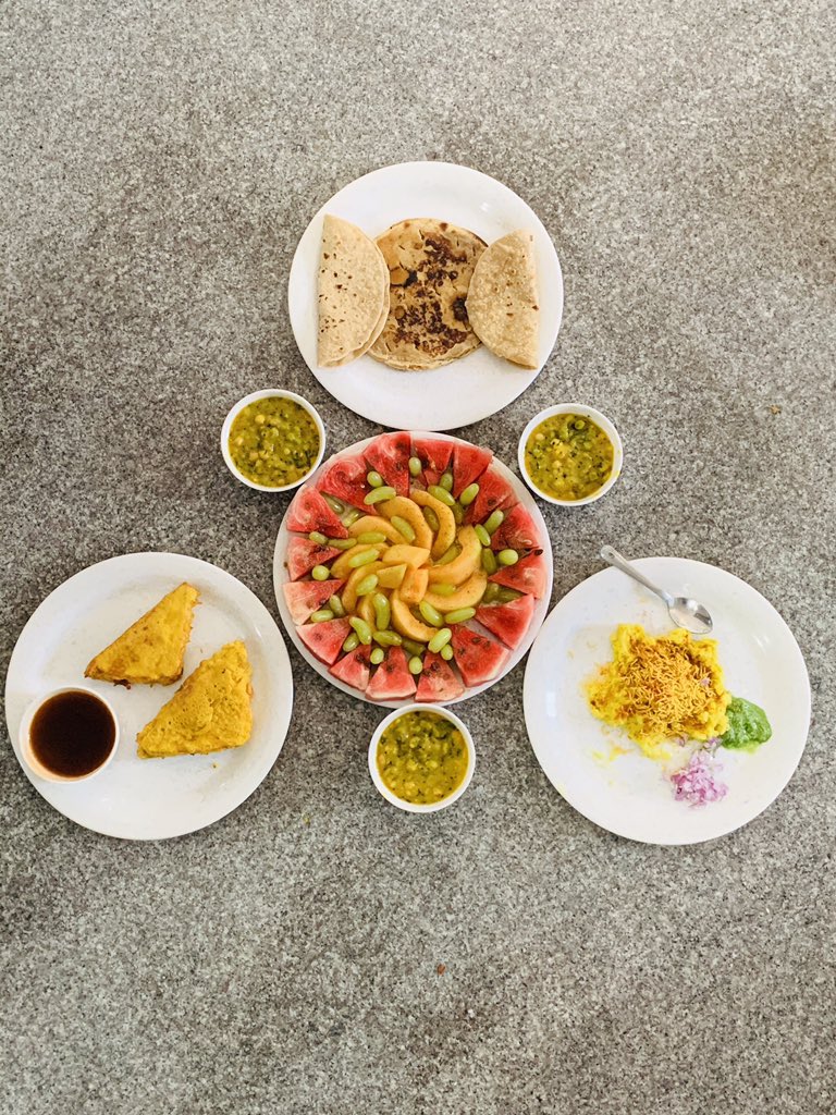Jyotivyas42's tweet photo. Delicious Gujarati food at home in Bangalore made by me 😍#surtilocho #Bhakhri #ragdo #fruitdish #pakoda https://t.co/poqgN5BPQa