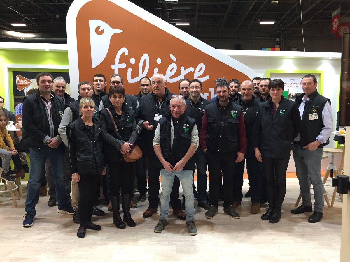 tlirot1's tweet photo. Les eleveurs du Veau d’Aveyron une nouvelle fois réunis pour ce Salon 2020
Quel plaisir .... https://t.co/rLCcv6QN26