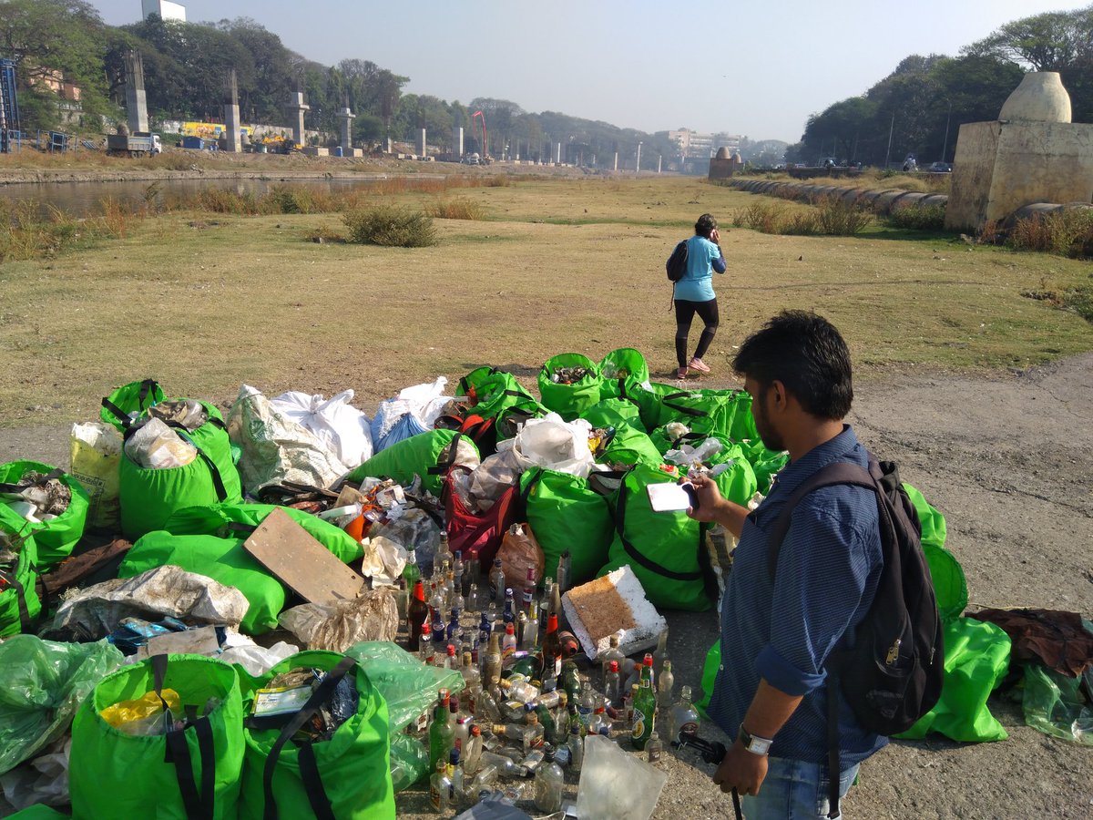 MakeIndiaGreat4's tweet image. @puneploggers #vivekgurav @DEVESHS67071822 plogging is not an event it is an habbit .. keep it up Vivek and team.😊😊👍👍