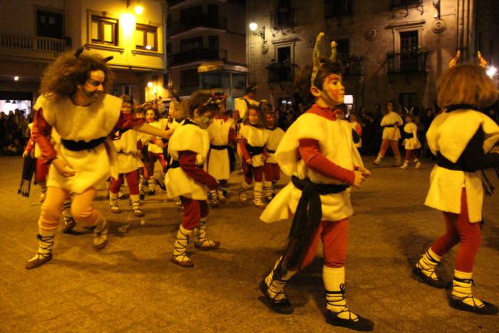 jalgidt's tweet photo. Eskerrik asko Zarautz! Zoragarria izan zen herrikideak gurekin batera jai giroan sentitzea! Mila esker Alproja antzerki taldea, ZarautzTRIK eta Goizeko Ihintza txistulari taldea! 👏 Gora euskal inauteriak! 
Argazkiak: @zarauzkohitza https://t.co/0mTik5NQJt