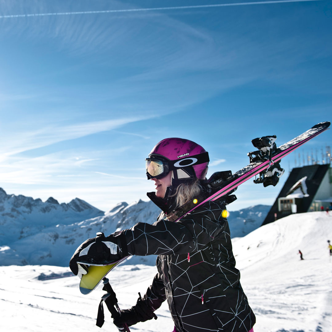 We're more than half way through ski season - take a look at some of our fantastic last minute deals, grab your skis and go. The mountains are calling with prices from only £599pp. 🎿
Search deals here >> bit.ly/2NZAHwX #makrwarner #mwmoment #ski #skiing #lastminuteski