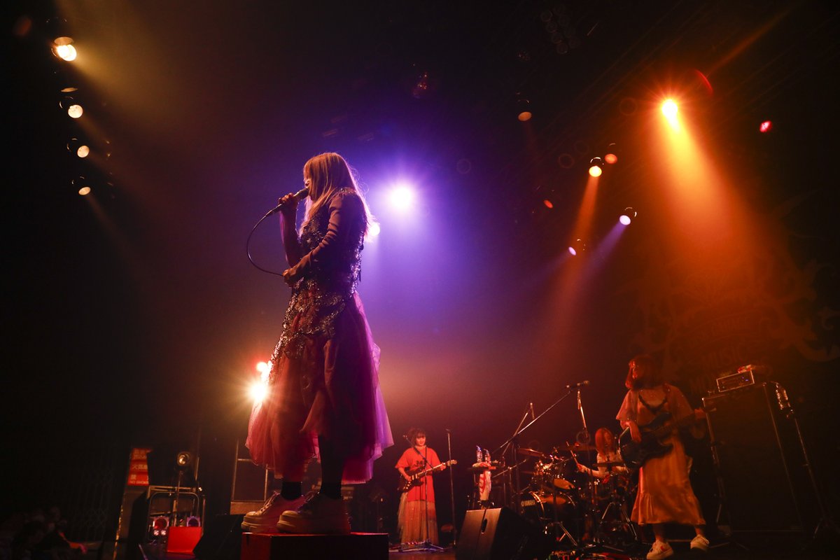 M_MONSTERS's tweet photo. 【赤い公園】
MUSIC MONSTERS -2020 winter-　2020.2.23
photo by 大城幸平

@akaiko_en
#赤い公園
#ミューモン https://t.co/RQI8CfiWM9