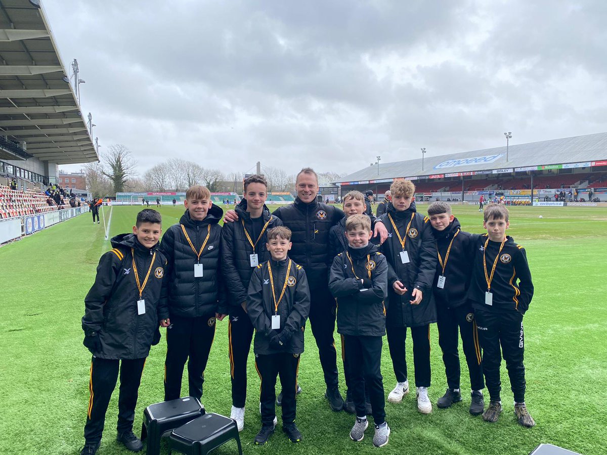 📸The Gaffer stopping for a quick chat with the Academy lads who were ball boys for yesterday's big win vs <a href="/officialbantams/">Bradford City AFC</a>

On to the next win now! 💪⚽
#oneclubonecounty #ourjourneycontinues