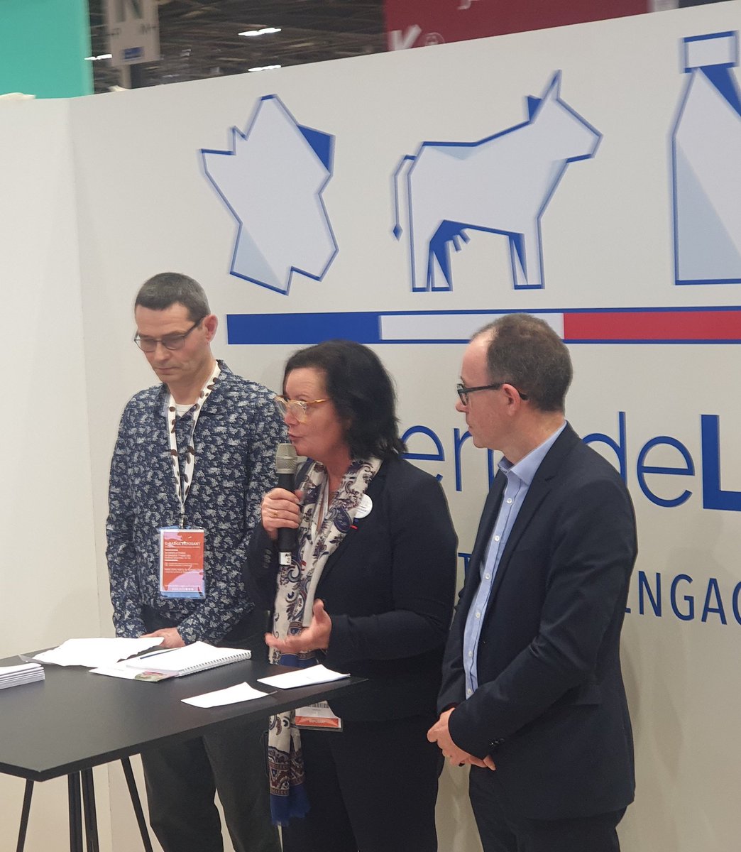 76sebwin's tweet photo. Stratégie bas carbone sur stand @cniel 
@Elisabeth_Borne Agriculture a la fois victime et acteur de solutions. Déjà 391 agriculteurs engagés dont + de100 accompagnés par les @ChambagriFrance. Nous devons intensifier nos efforts dans cette démarche! https://t.co/B4MzDbSl6z