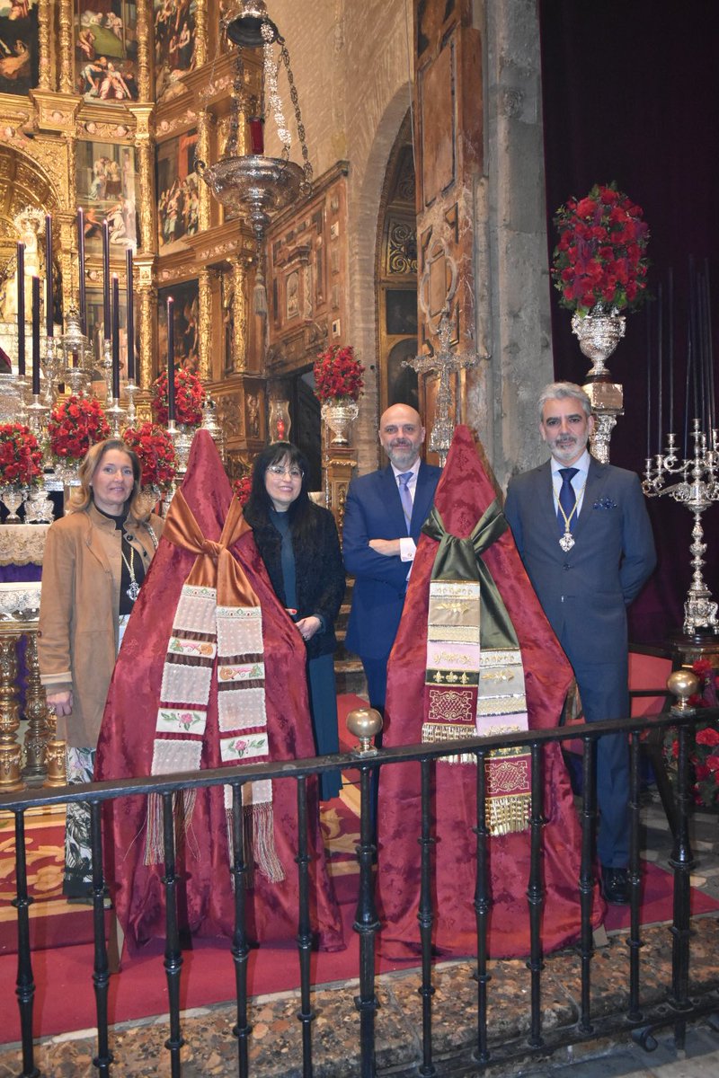 Nuevos fajines para la Esperanza de Triana