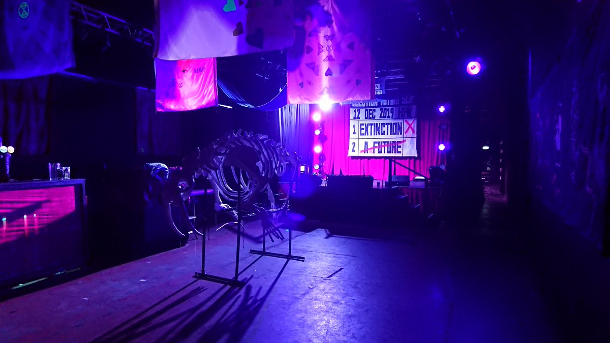 MatthewAWriter's tweet photo. Absolutely awesome show #NearlyHuman from
@PerhapsContrap at @thevaultsuk last night! Highly recommended! Dig the @XRebellionUK underground! https://t.co/nUaCW2I6wM