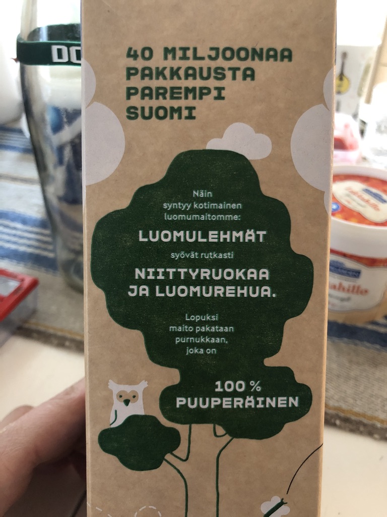 grekulanssi's tweet photo. Puuttuuko tästä maidon syntytarinasta jotain? 😃 Vähän kuin pikkulapsi kysyisi vanhemmiltaan, mistä vauva tulee. "Noo isi ja äiti rakastaa toisiaan. Lopuksi se tuodaan sieltä synnäriltä!" #arlateot #lypsy https://t.co/NiNuejt1IH